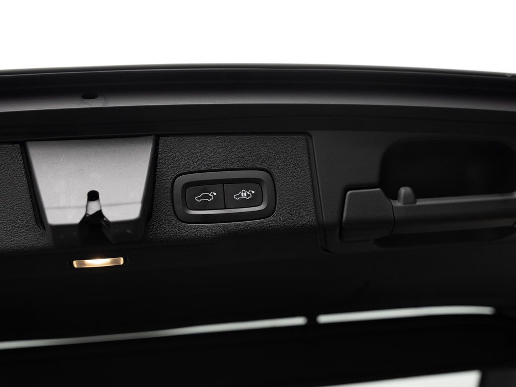 Volvo XC60 B4 R-Design AWD H/K AHK HUD FACEL. LED PANO