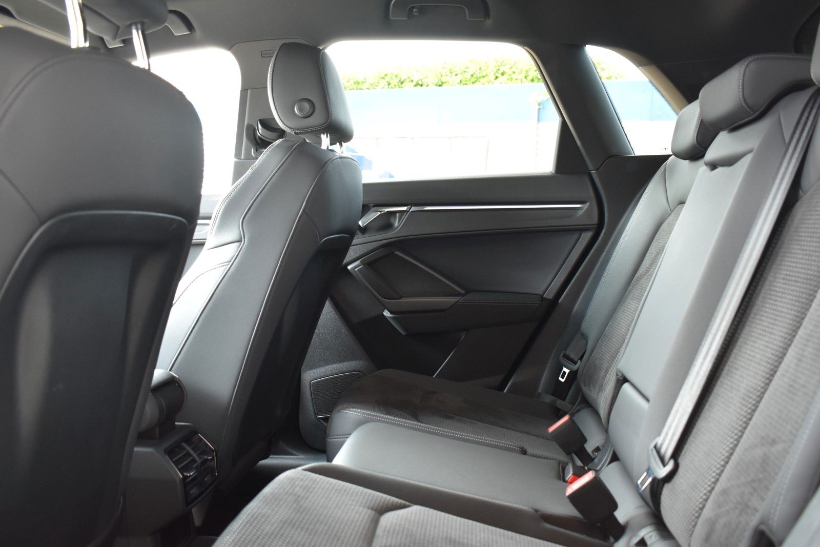 Audi Q3 40 TFSI quattro S line - Samsaru's Car Outlet