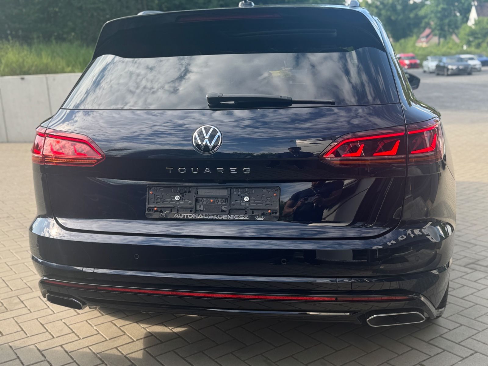 Volkswagen Touareg R-Line 4M Black - Samsaru's Car Outlet