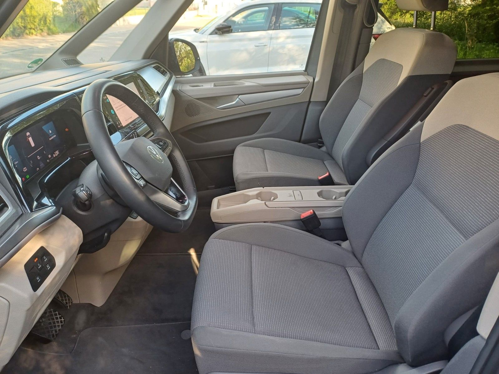 Volkswagen T7 Multivan 2.0 TSI DSG - Samsaru's Car Outlet