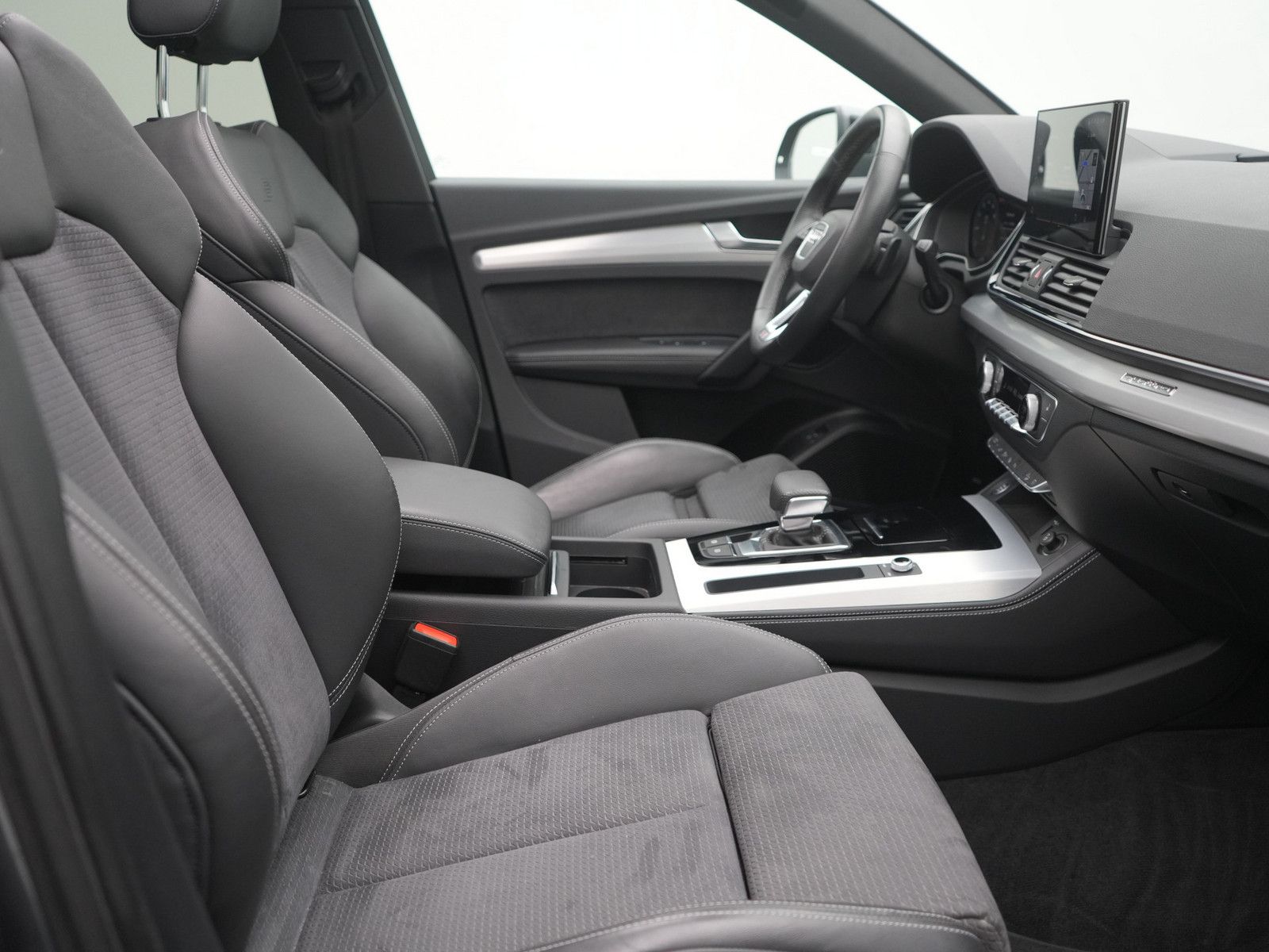 Audi Q5 50 e quattro S line - Samsaru's Car Outlet