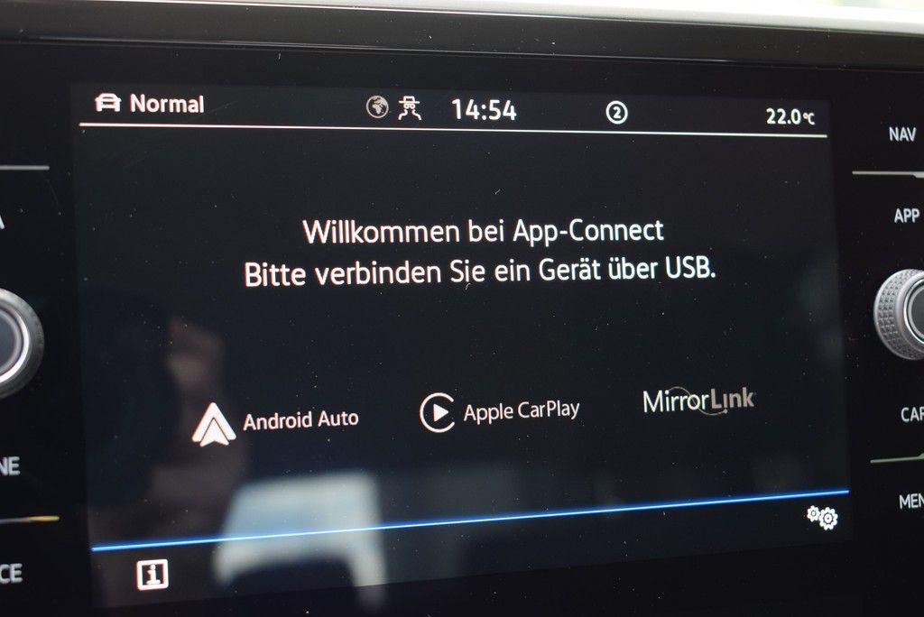 Volkswagen T-Roc 1.5 TSI DSG Move - Samsaru's Car Outlet
