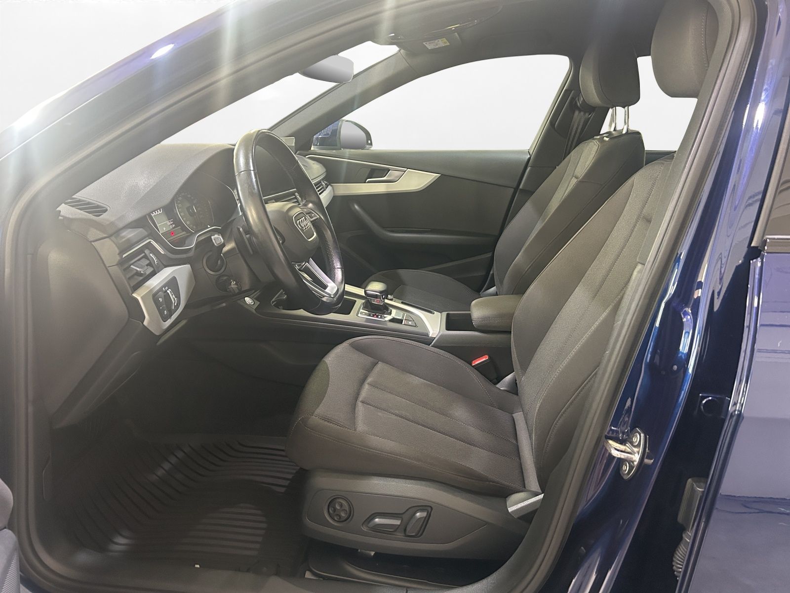 Audi A4 Avant 45 TFSI quattro S tronic - Samsaru's Car Outlet