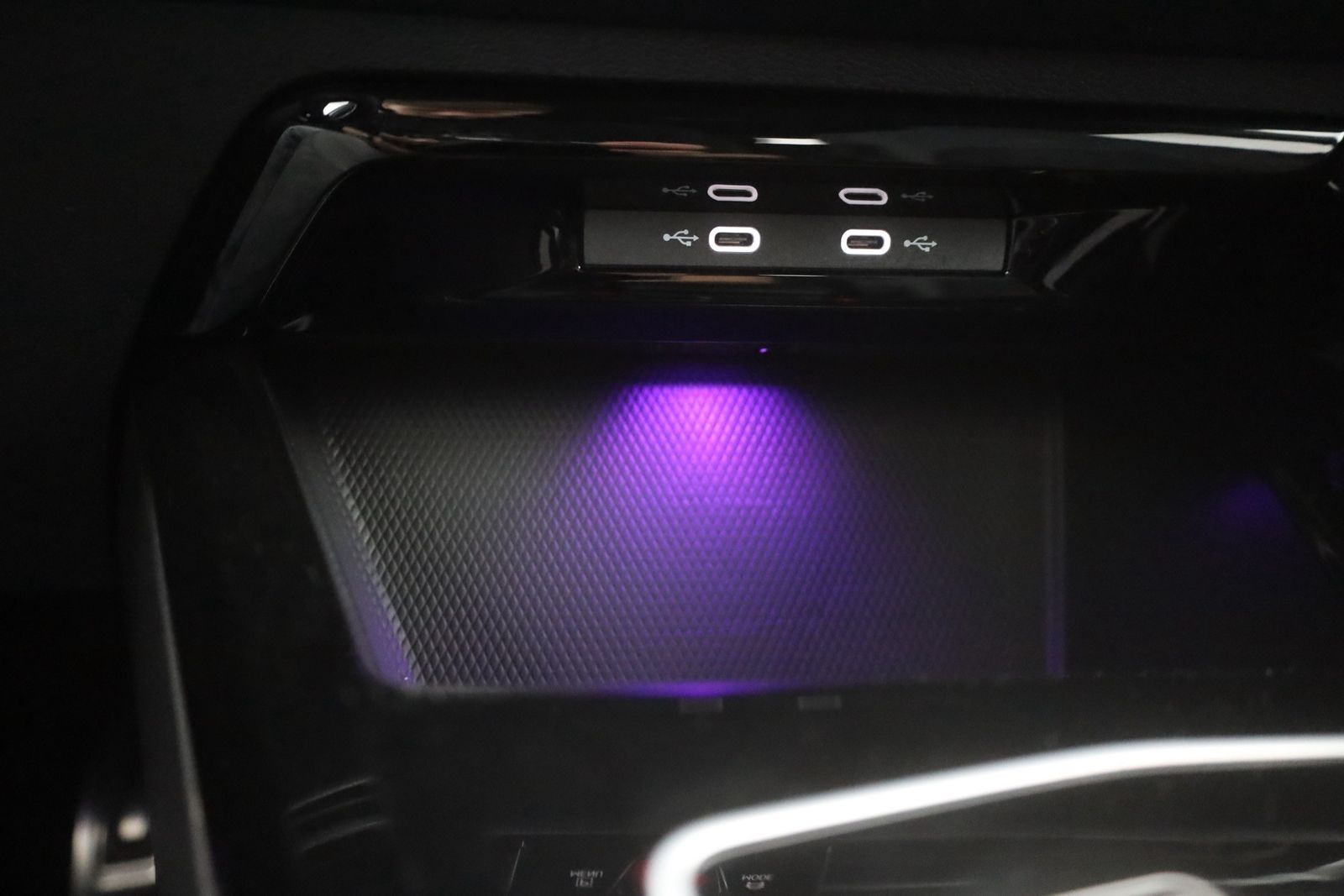 Volkswagen Golf VIII Variant 2.0 TSI DSG R-Line - Samsaru's Car Outlet