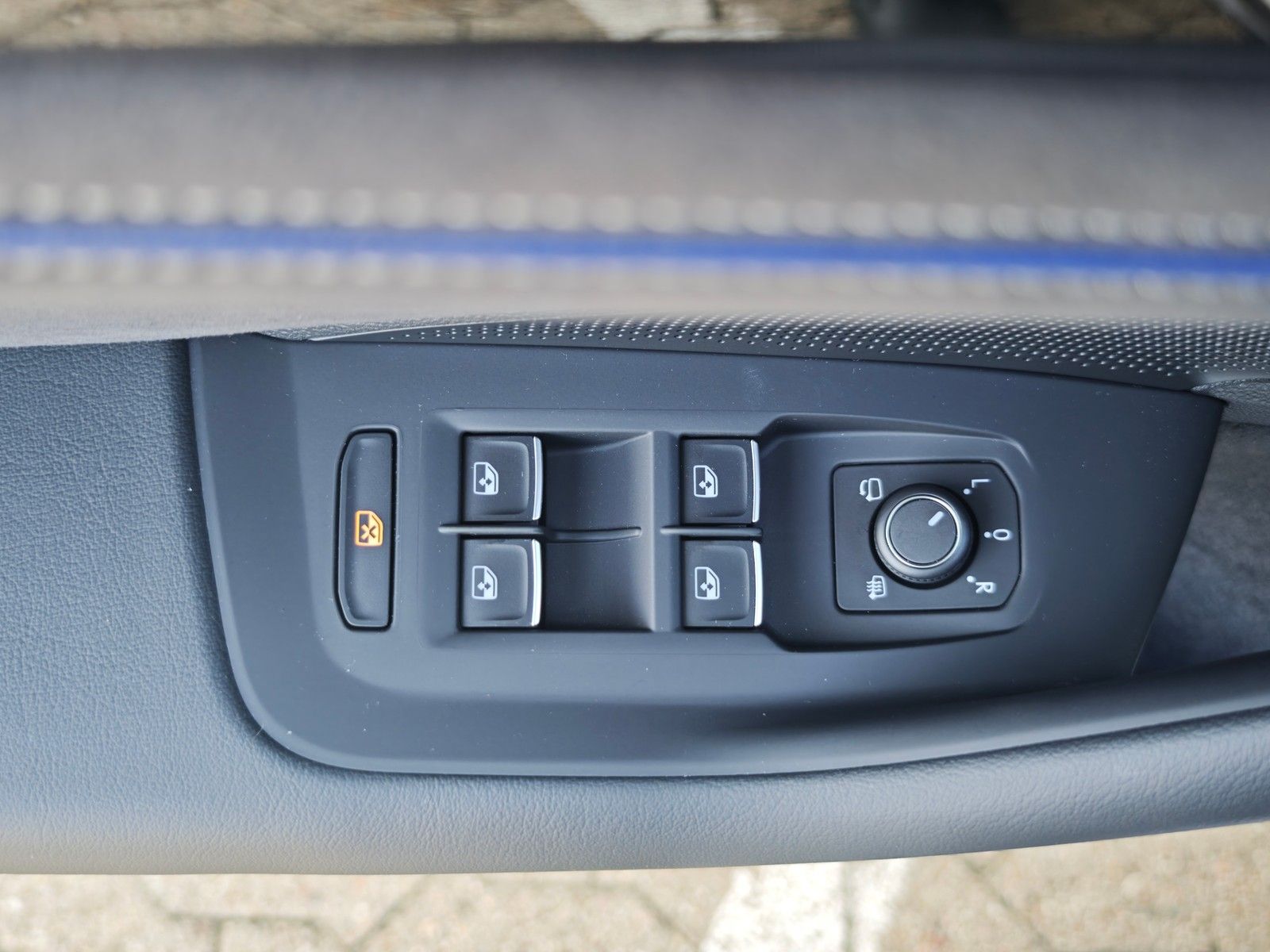 Volkswagen Passat Variant R-Line eHybrid Leder*AHK*Pano*Mat