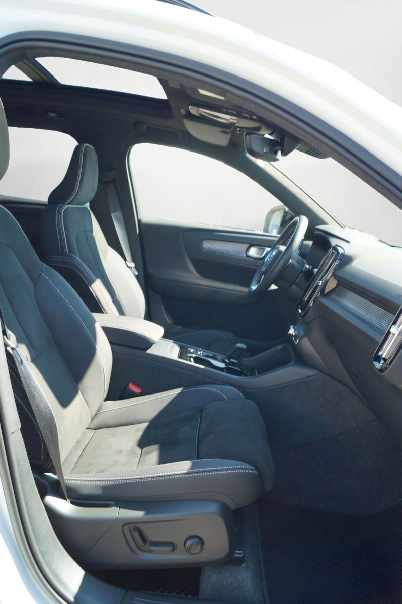 Volvo XC40 B4 Benzin 2WD Ultra Dark - Samsaru's Car Outlet