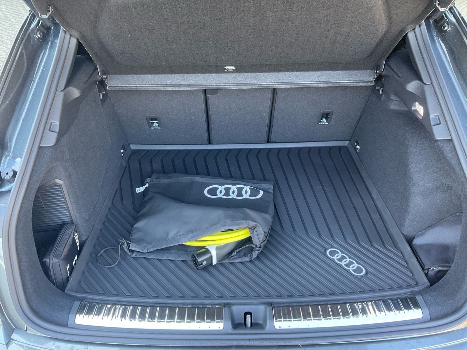 Audi Q3 SUV e-hybrid 2x S line MATRIX AHK HUD SONOS