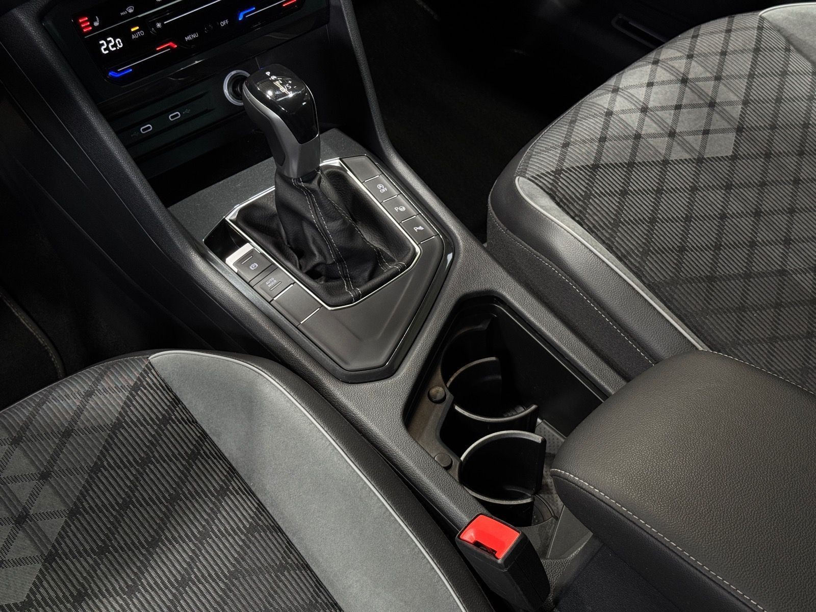Volkswagen Tiguan R-Line 2.0 TDI DSG - Samsaru's Car Outlet