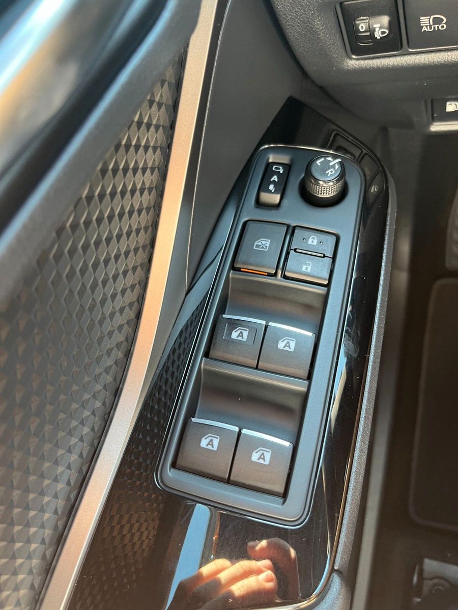 Toyota C-HR Hybrid Club - Samsaru's Car Outlet