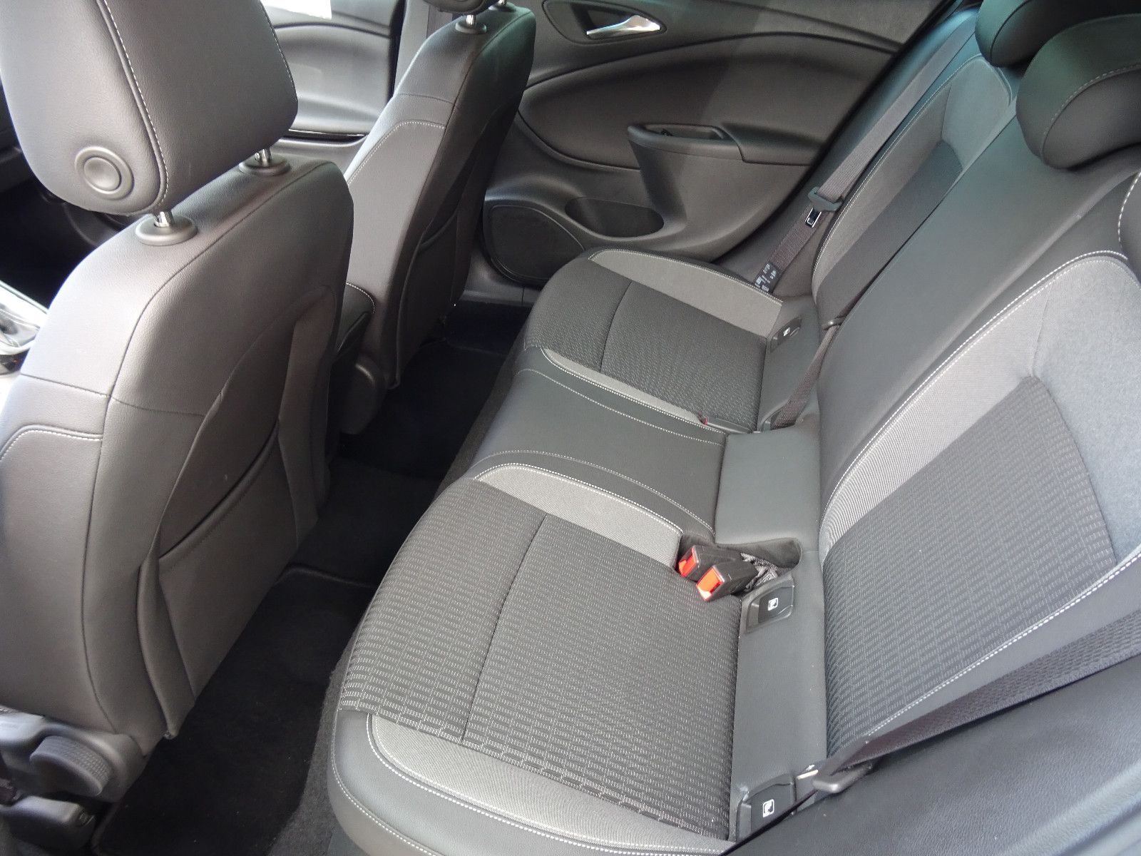 Opel Astra Sports Tourer 1.5 CDTI Elegance - Samsaru's Car Outlet