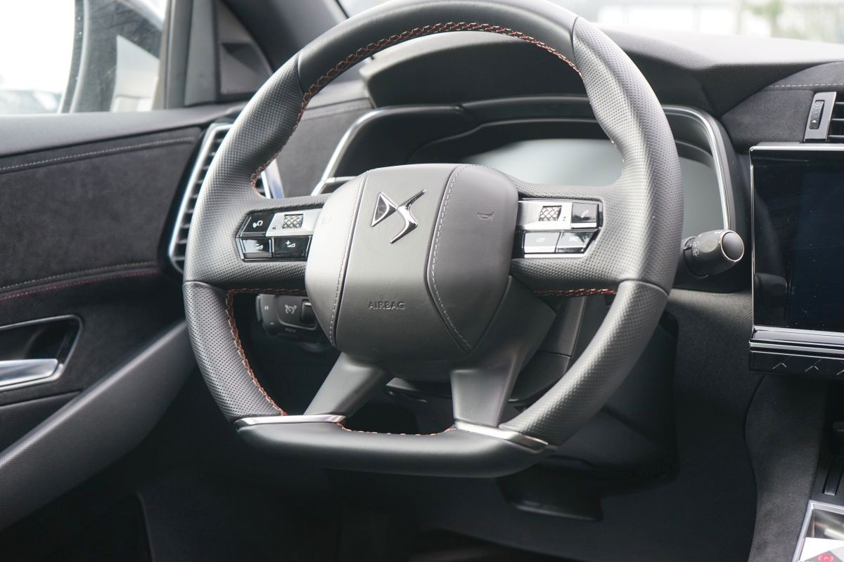 DS Automobiles DS7 1.5 BlueHdi Performance Line + 360 Kamera