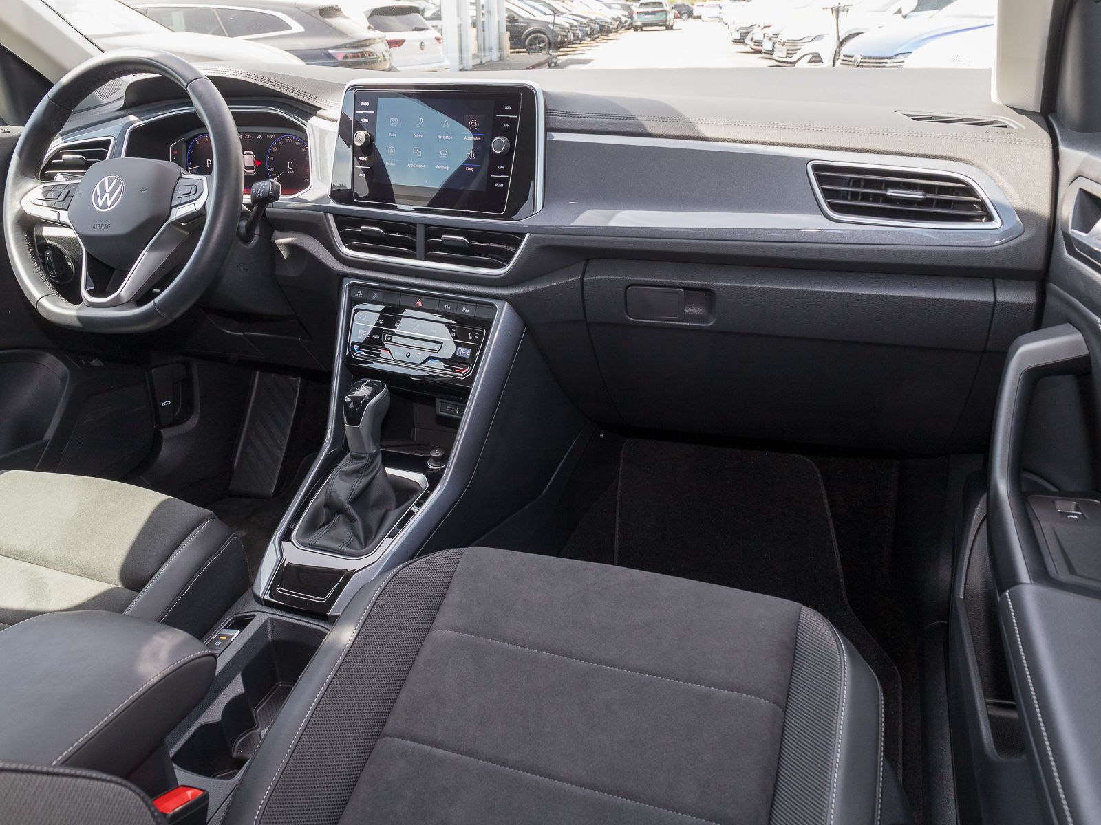 Volkswagen T-Roc 1.5 TSI DSG STYLE - Samsaru's Car Outlet