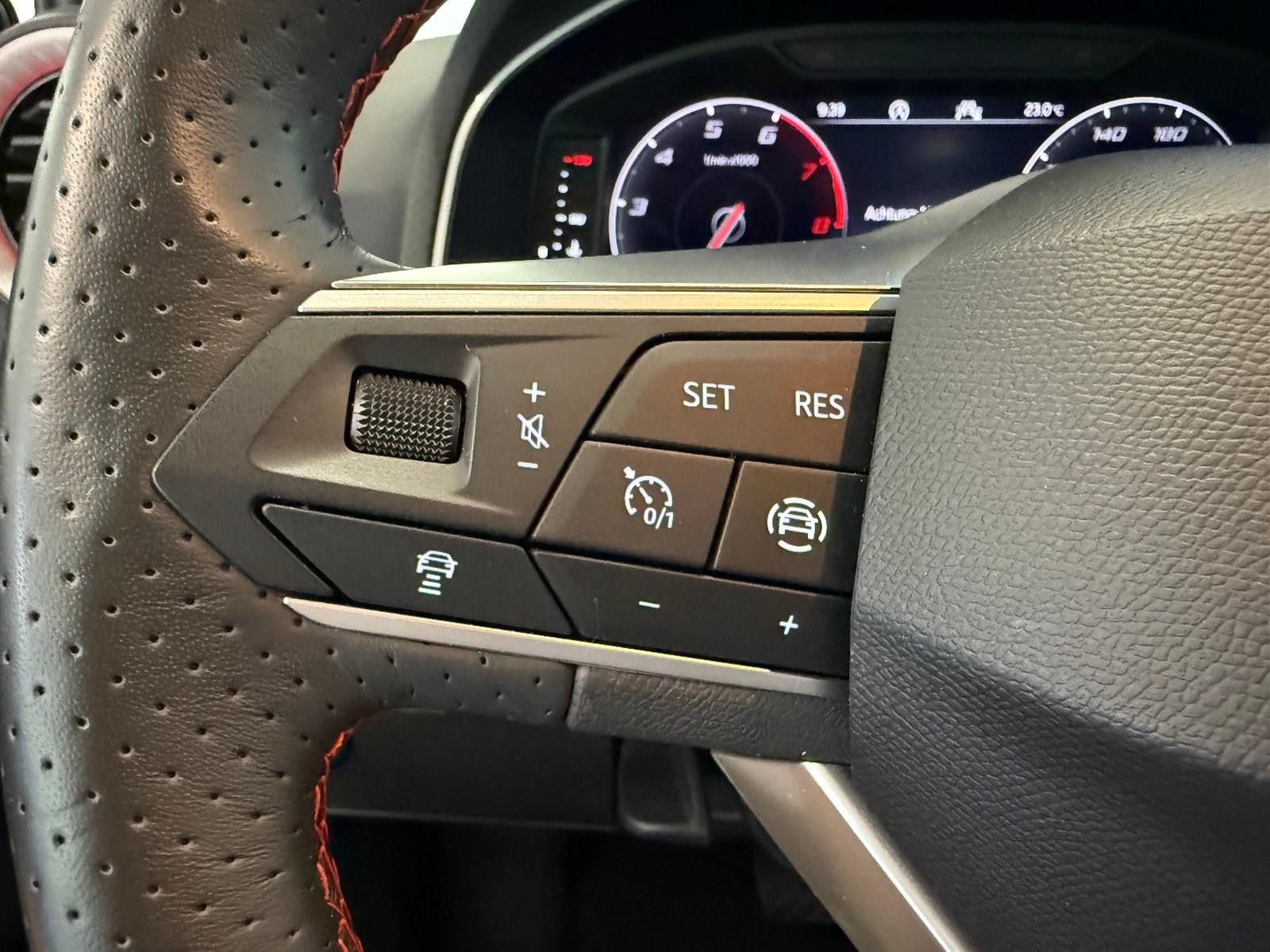 Seat Arona FR 1.0 TSI DSG AHK ACC NAVI LED ALCANTARA