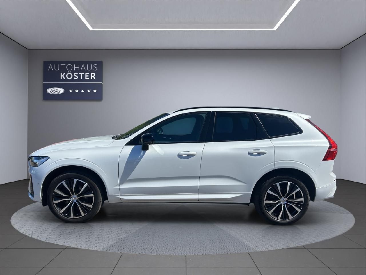 Volvo XC60 Ultimate Dark AWD * AHK * 360 Grad Kamera