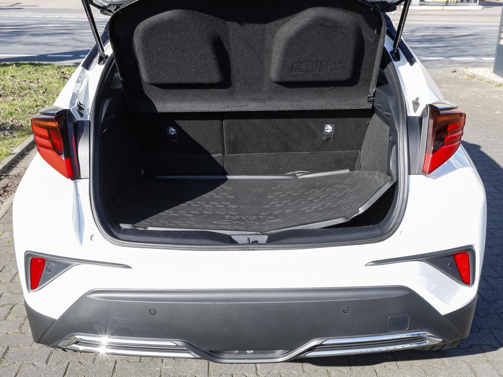 Toyota C-HR 2.0 Hybrid Lounge - Samsaru's Car Outlet