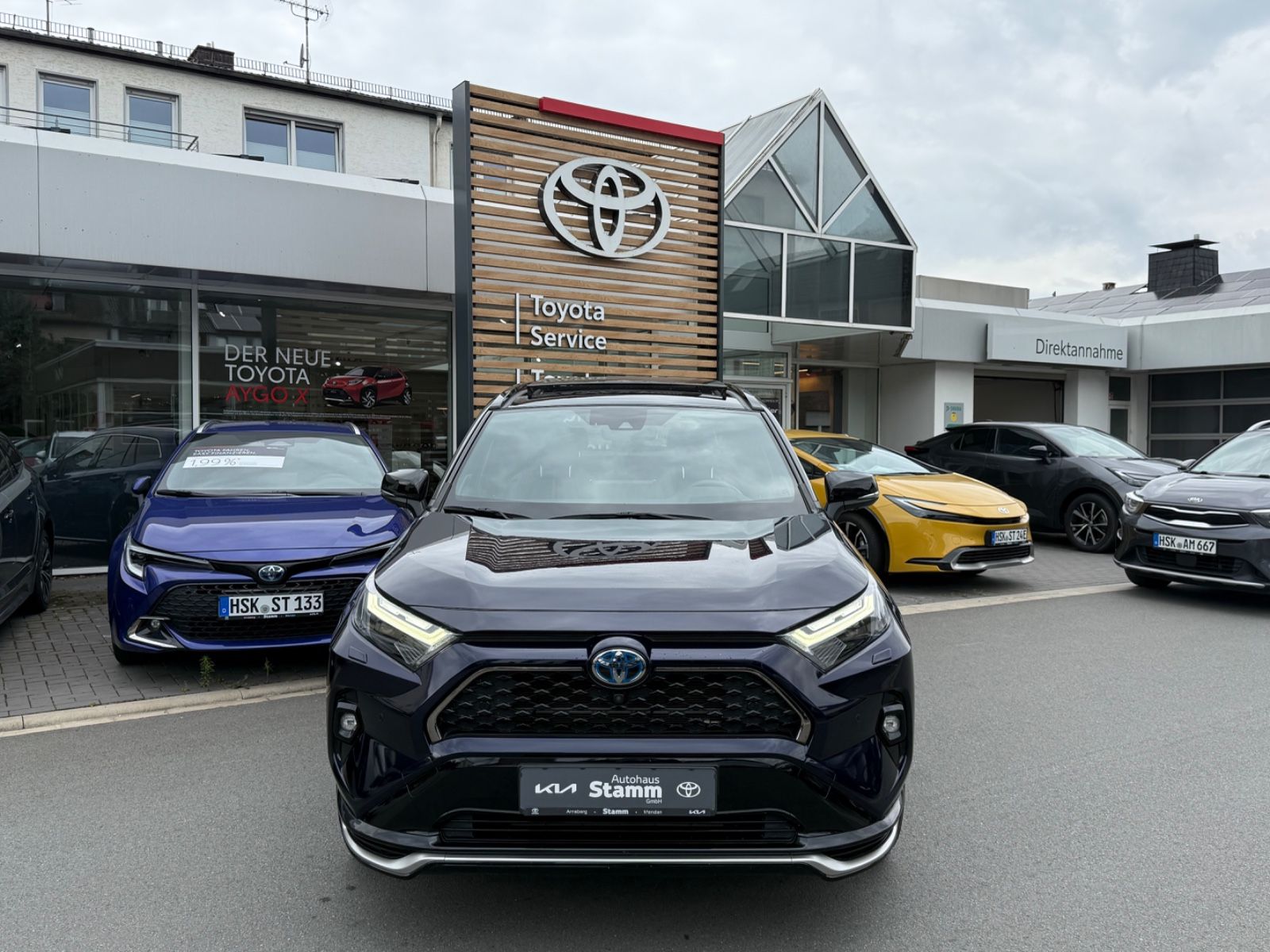 Toyota RAV 4 RAV4 Plug-in Hybrid 4x4 - Samsaru's Car Outlet