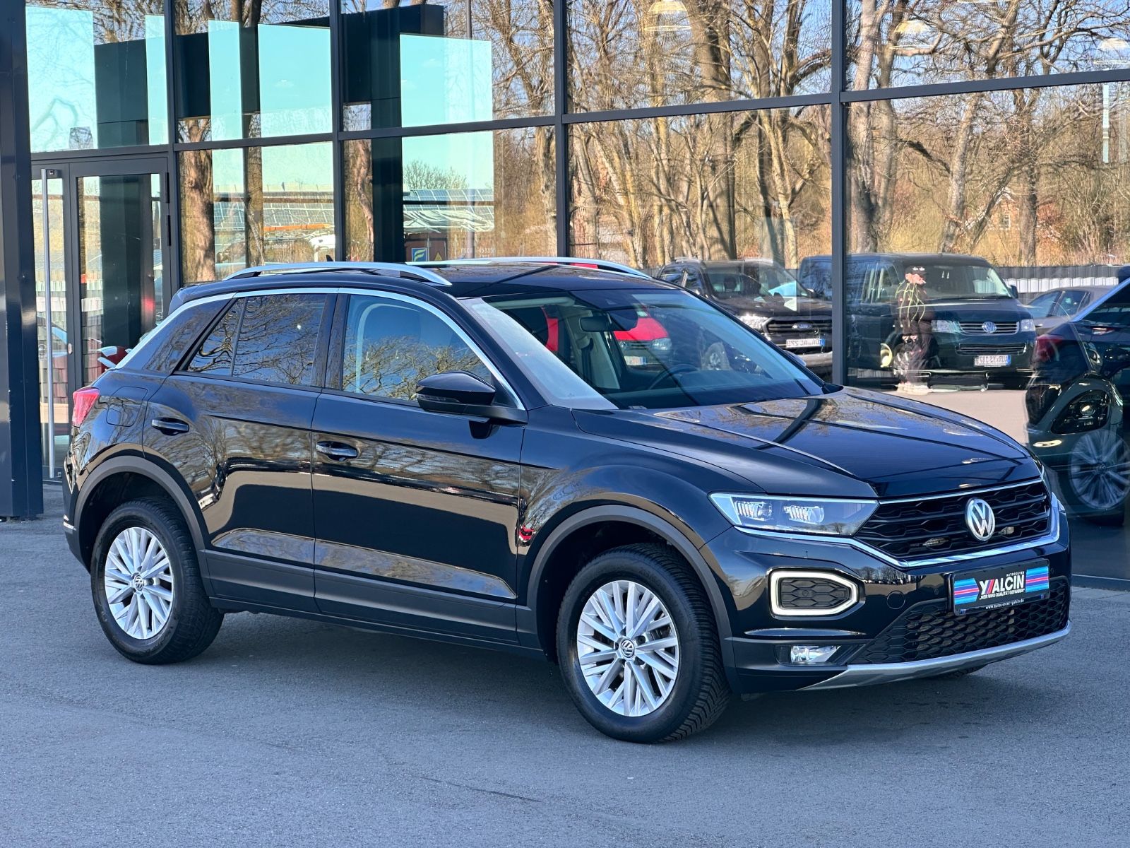 Volkswagen T-Roc 2.0 TDI SCR DSG Style - Samsaru's Car Outlet