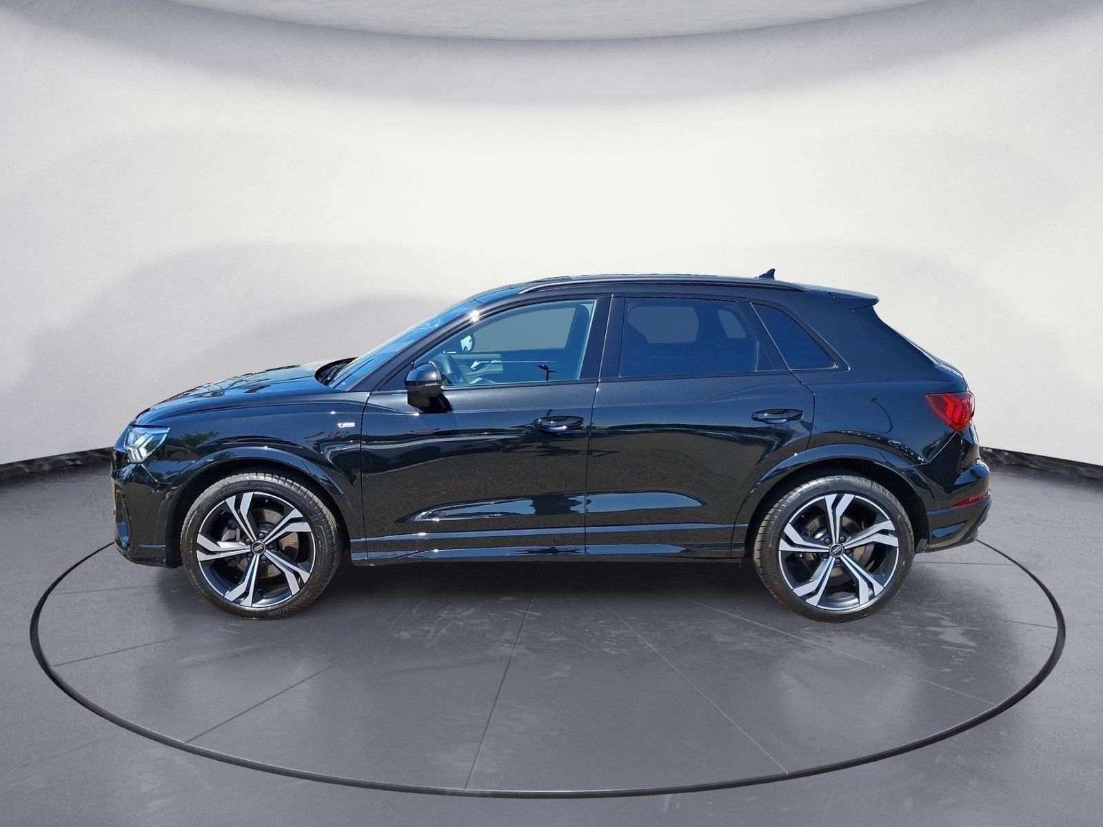 Audi Q3 40TDI quattro S tronic S line AHK ACCAssist M