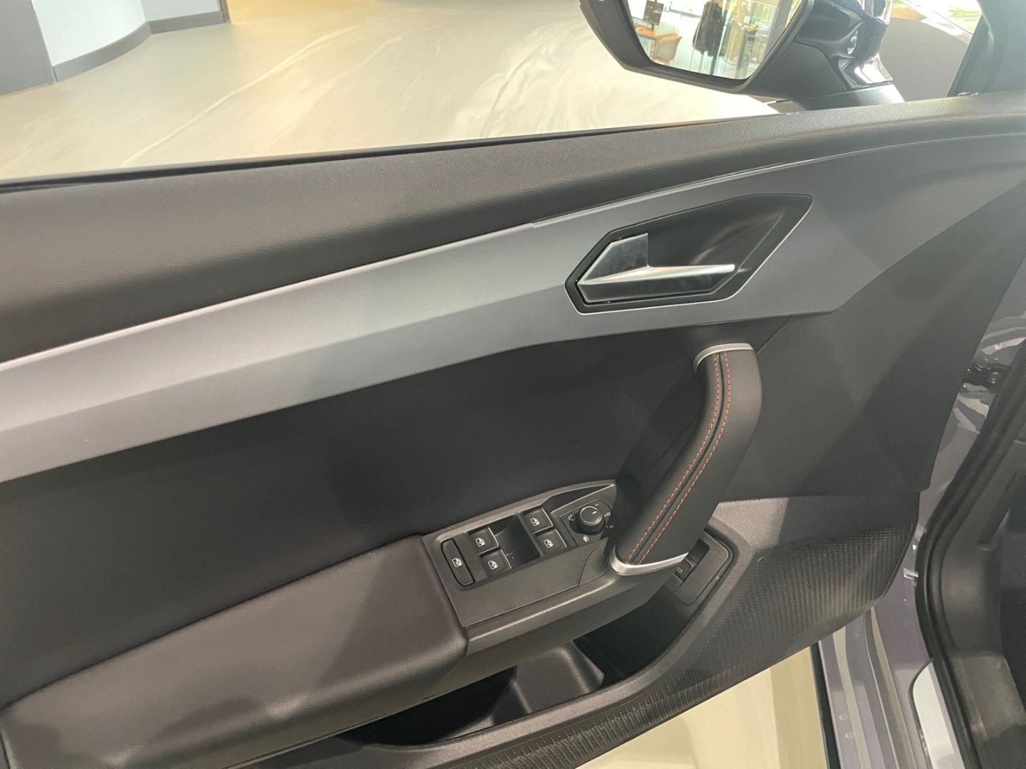 Seat Leon ST 1.5 eTSI DSG FR Black Edition *AHK*Pano*