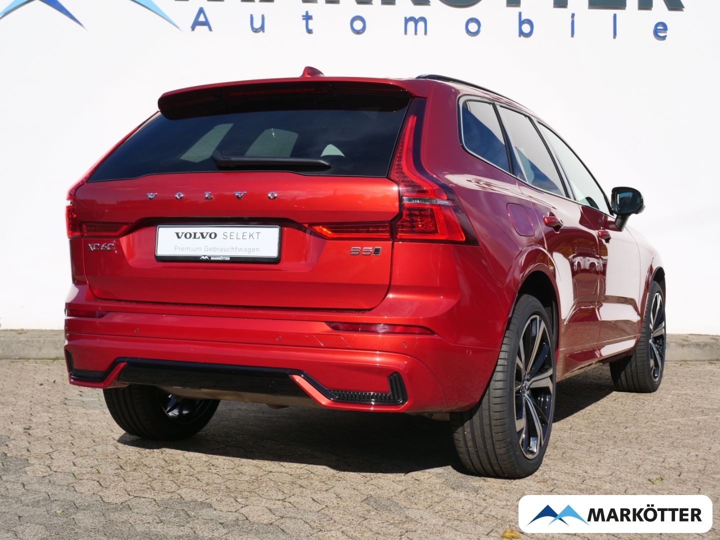 Volvo XC60 B5 AWD Plus Dark AHK/PANO/BLIS/360CAM/