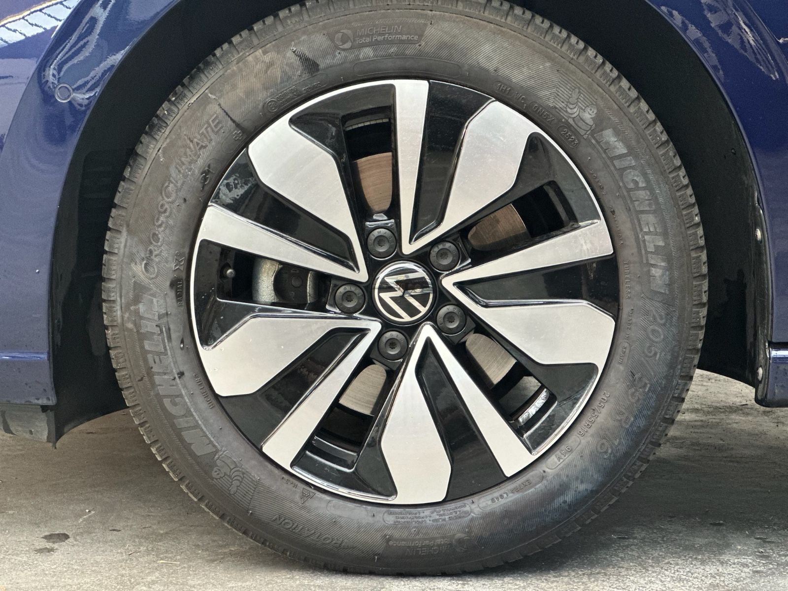 Volkswagen Golf VIII 1.5 eTSI MOVE - Samsaru's Car Outlet