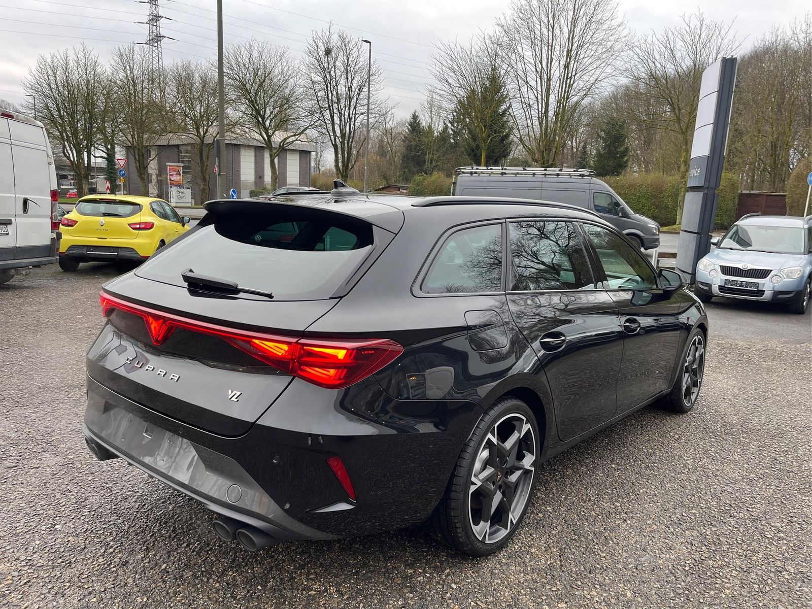 Cupra Leon Sportstourer 2.0 TSI VZ 4Drive - Samsaru's Car Outlet