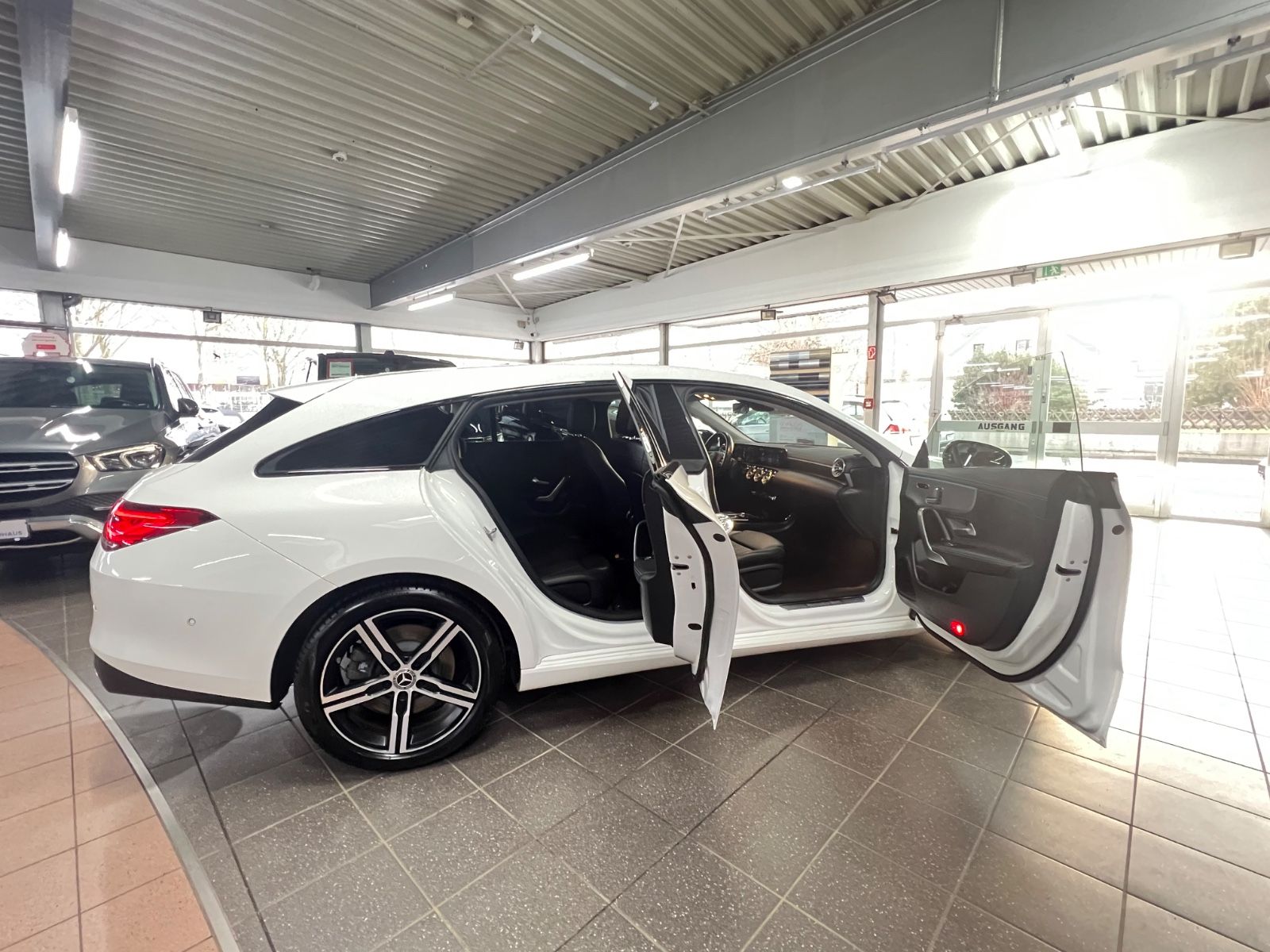 Mercedes-Benz CLA 220d SB 4M Progressive - Samsaru's Car Outlet