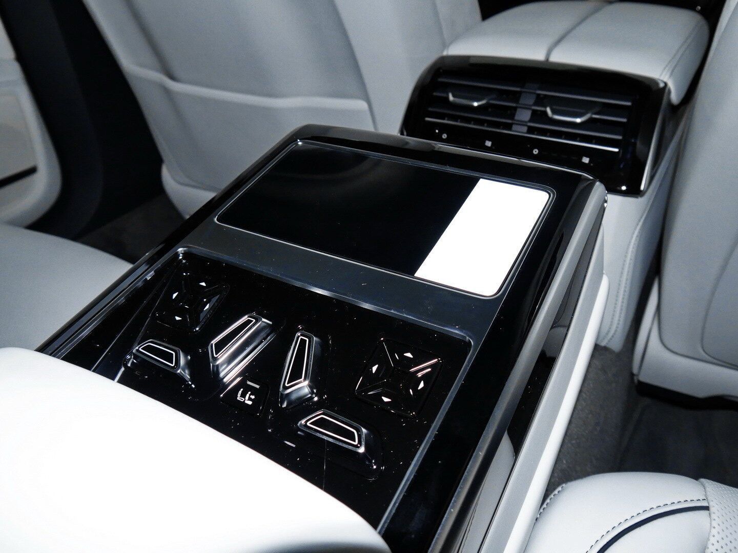 Audi A8 60 TFSI quattro S line - Samsaru's Car Outlet