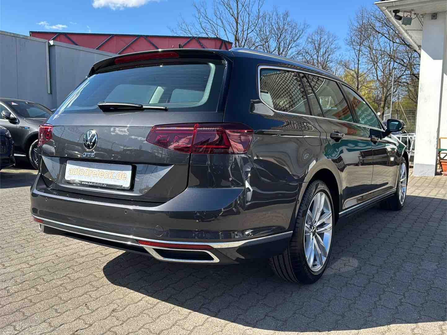 Volkswagen Passat Variant GTE - Samsaru's Car Outlet