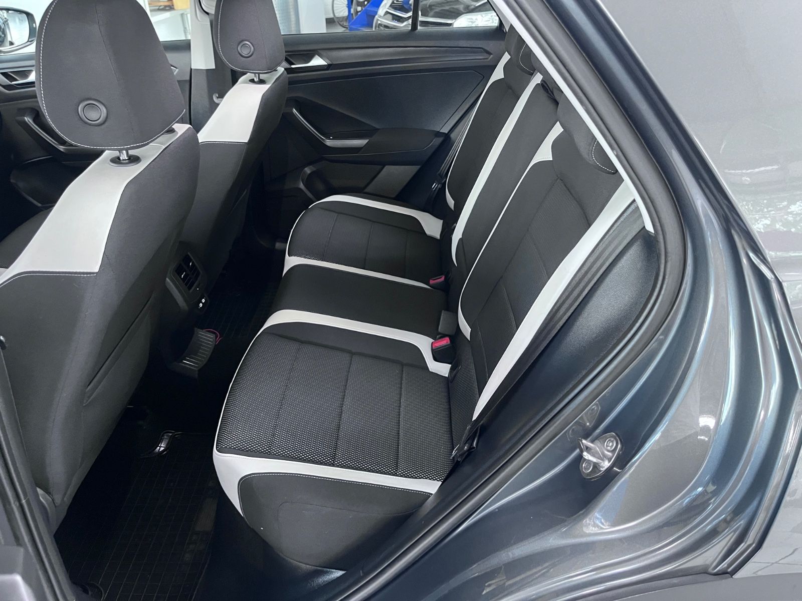 Volkswagen T-Roc Sport - Samsaru's Car Outlet