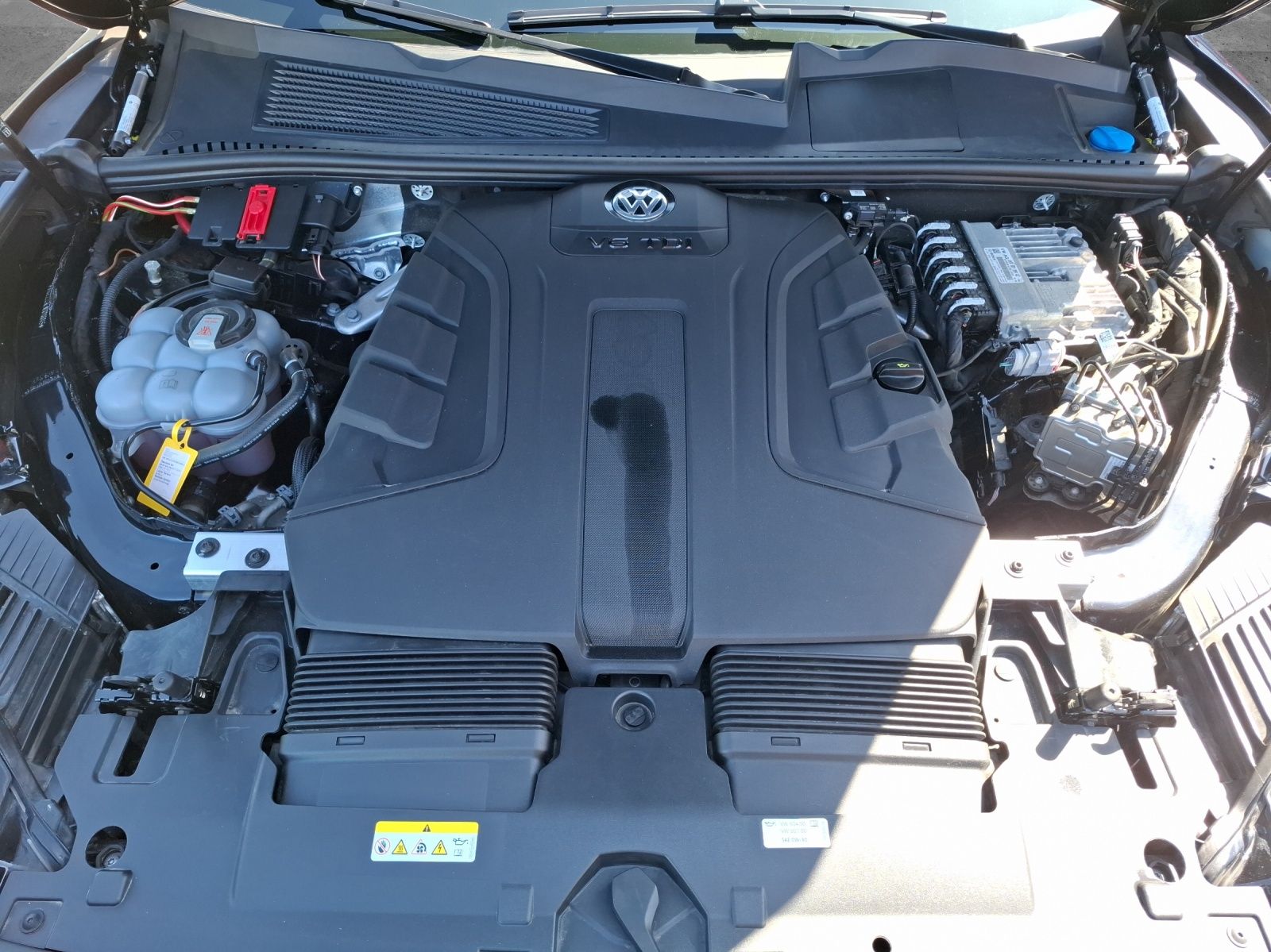 Volkswagen Touareg TDI R-Line 4M - Samsaru's Car Outlet