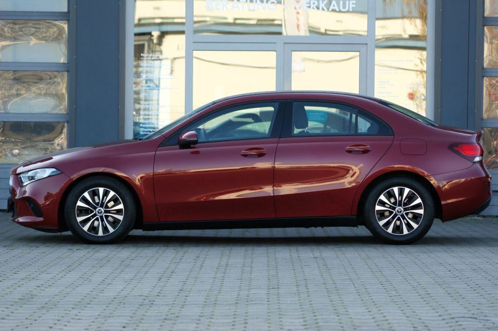 Mercedes-Benz A 180 d 7G-DCT - Samsaru's Car Outlet