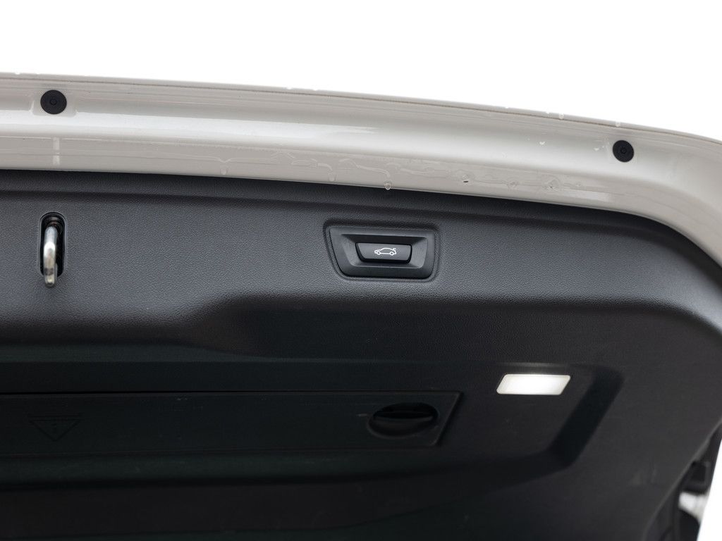 BMW 330e Touring M-Sportpaket - Samsaru's Car Outlet