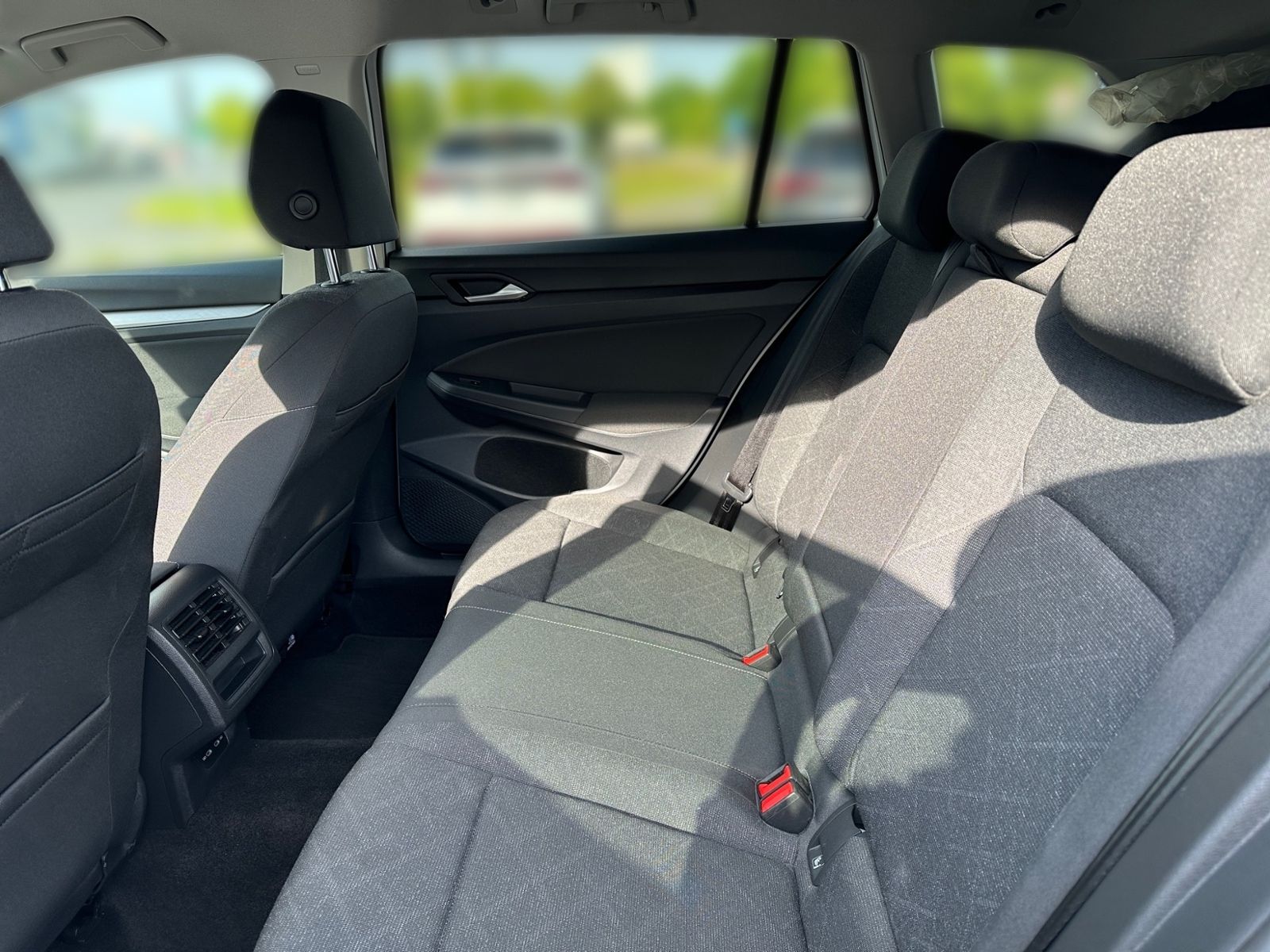 Volkswagen Golf VIII Variant 2.0 TDI LIFE - Samsaru's Car Outlet