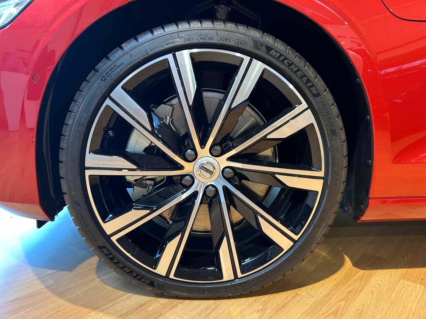 Volvo S60 Plug-In-Hybrid T8 AWD Ultimate Dark, Pano, B