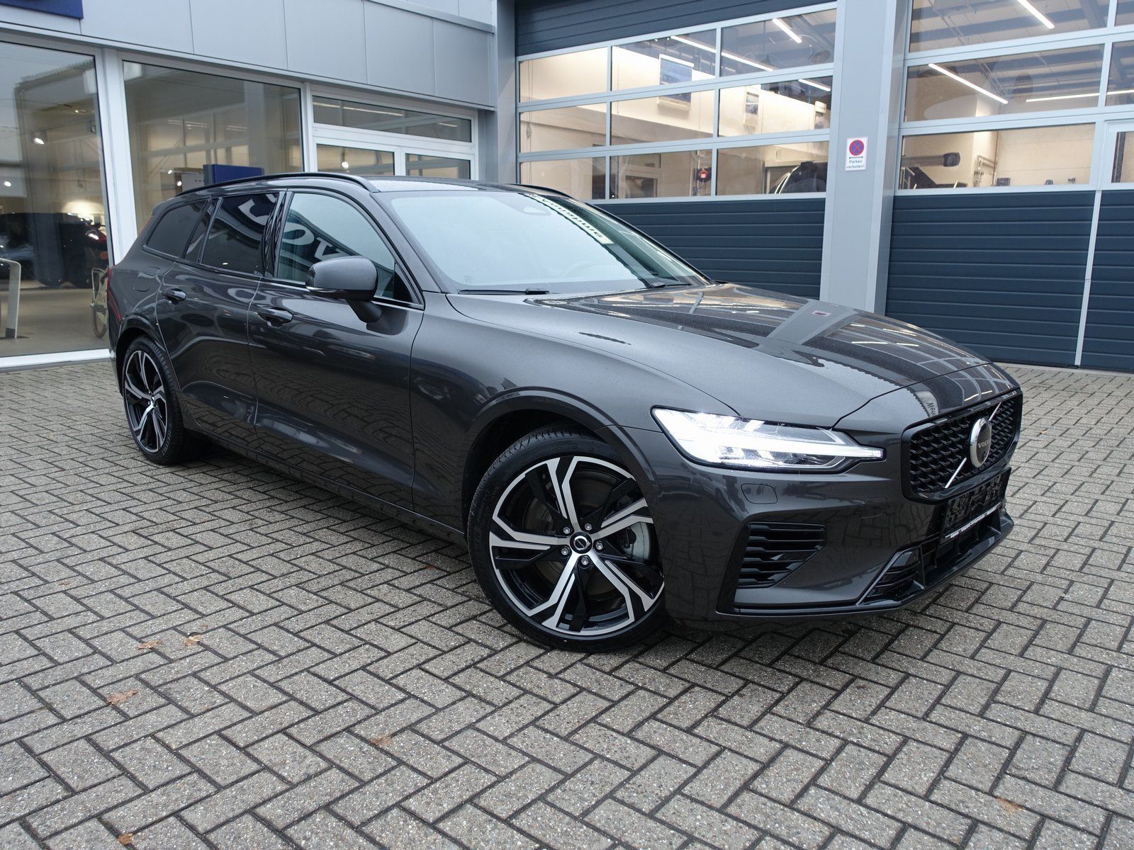 Volvo V60 Ultra Dark T8 AWD Plug-in Hybrid/AHK/Pano