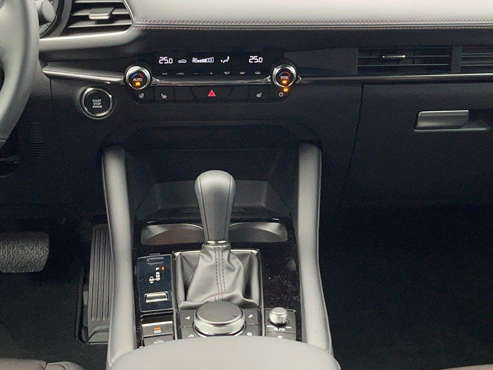 Mazda 3 EXCLUSIVE ++NAVI+MATRIX-LED+BOSE++