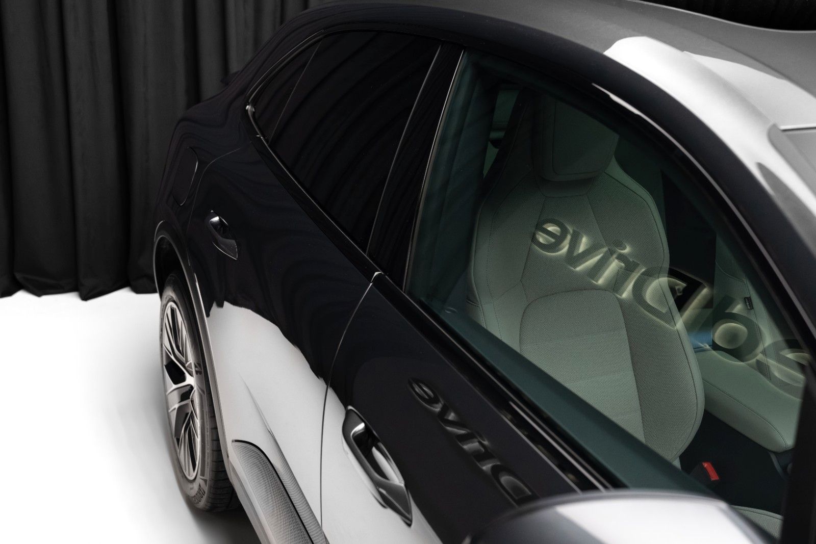 Porsche Macan Electric 4
