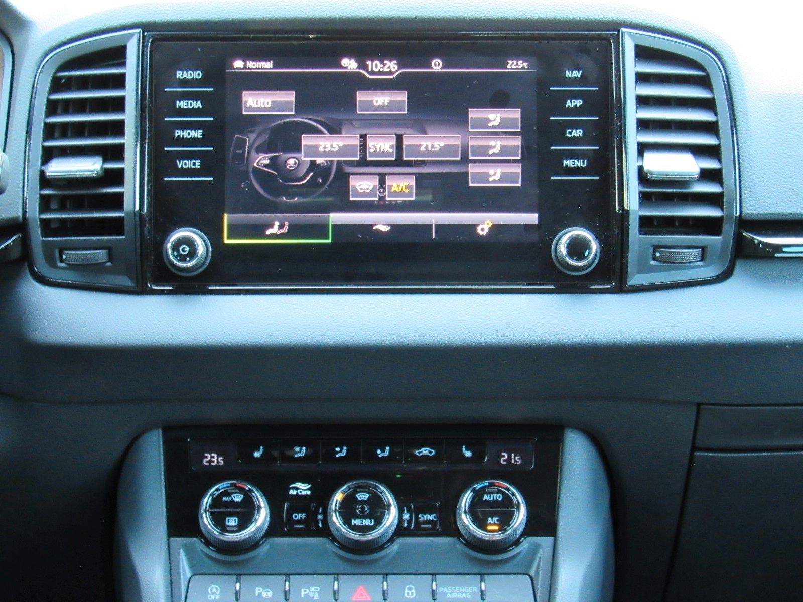 Skoda Karoq 2.0l TDI DSG 4x4 Sportline AHK 360° CANTON