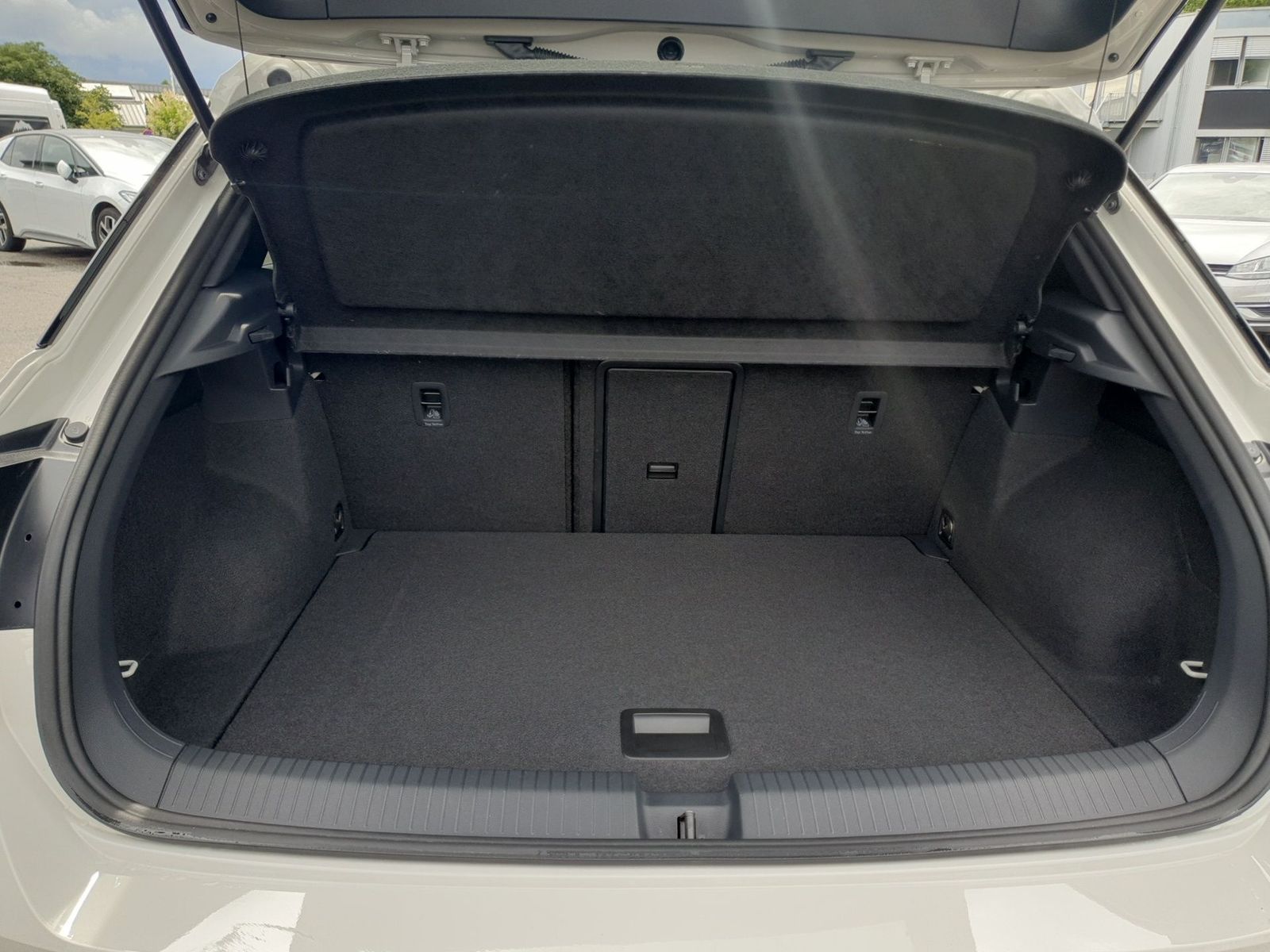 Volkswagen T-Roc R-LINE Black - Samsaru's Car Outlet