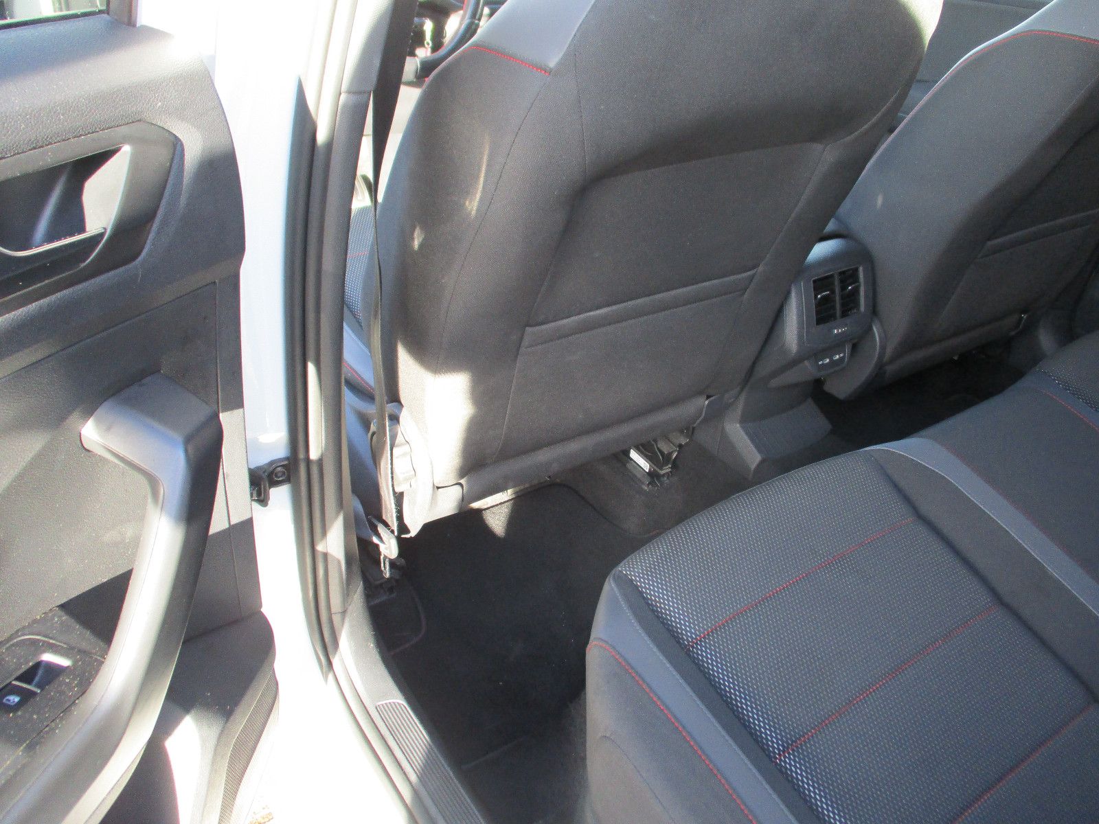 Volkswagen T-Roc Sport - Samsaru's Car Outlet