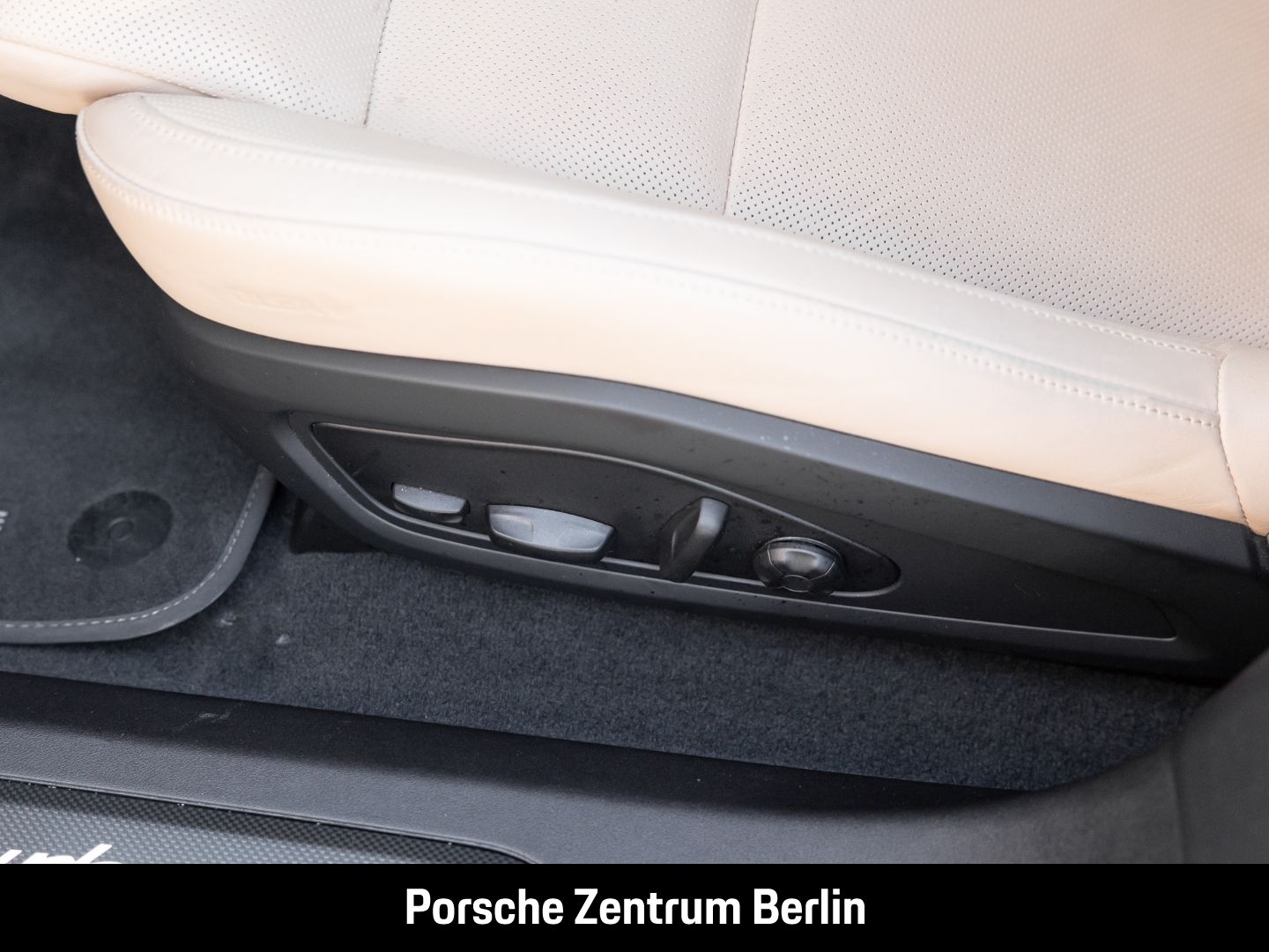 Porsche Taycan Turbo S Cross Turismo BOSE Surround-View