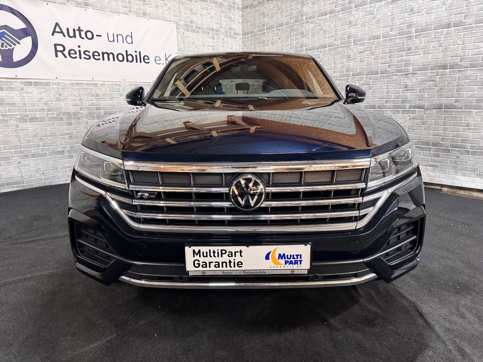 Volkswagen Touareg 3.0 TDI R-Line 4Motion - Samsaru's Car Outlet