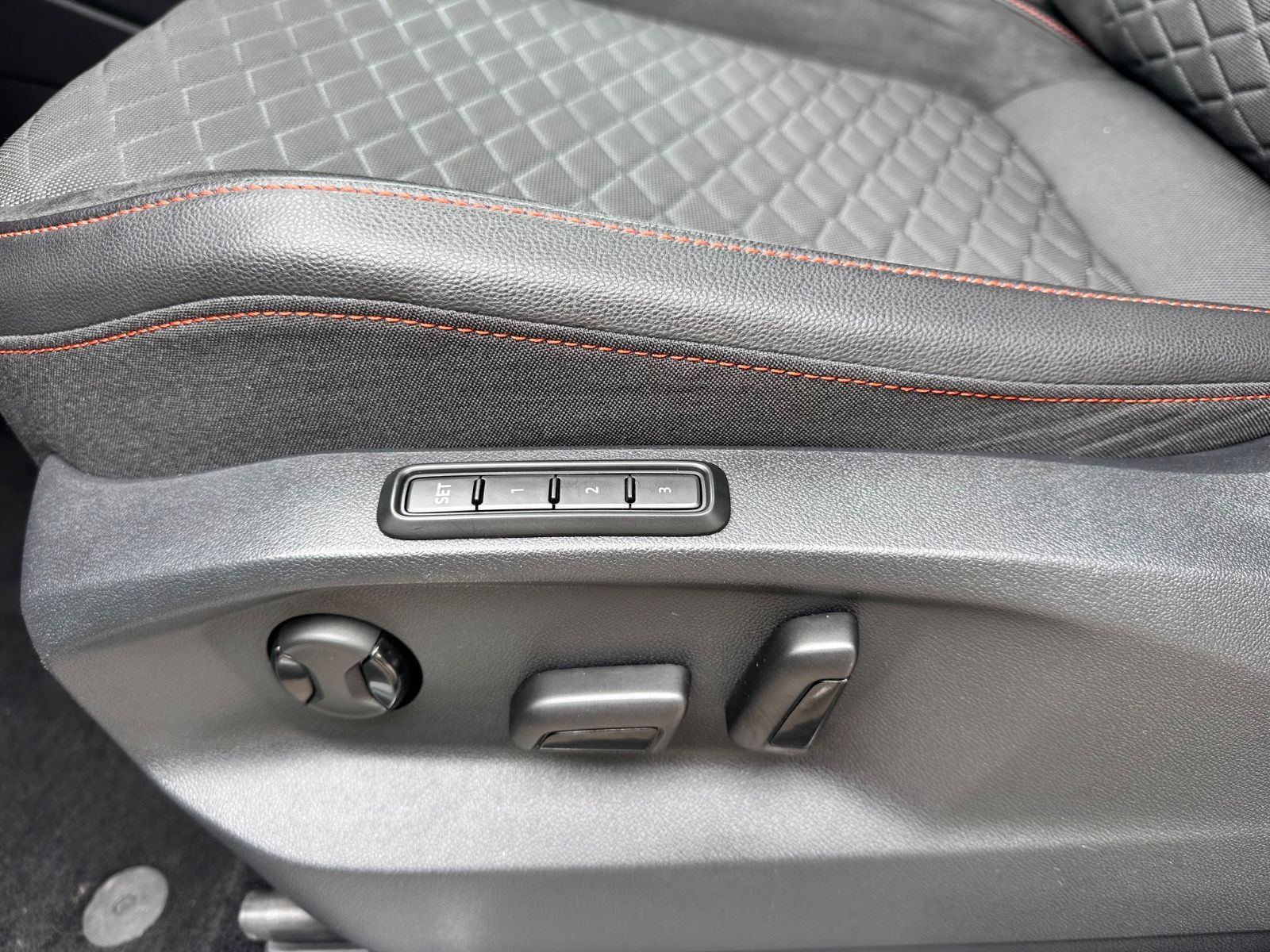 Seat Tarraco FR XL 4Drive Navi Pano ACC AHK 360° 20"