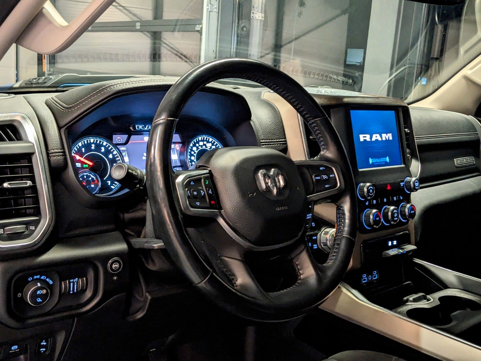 Dodge RAM 1500  Laramie HEMI 5.7L   4x4 Leder/LED
