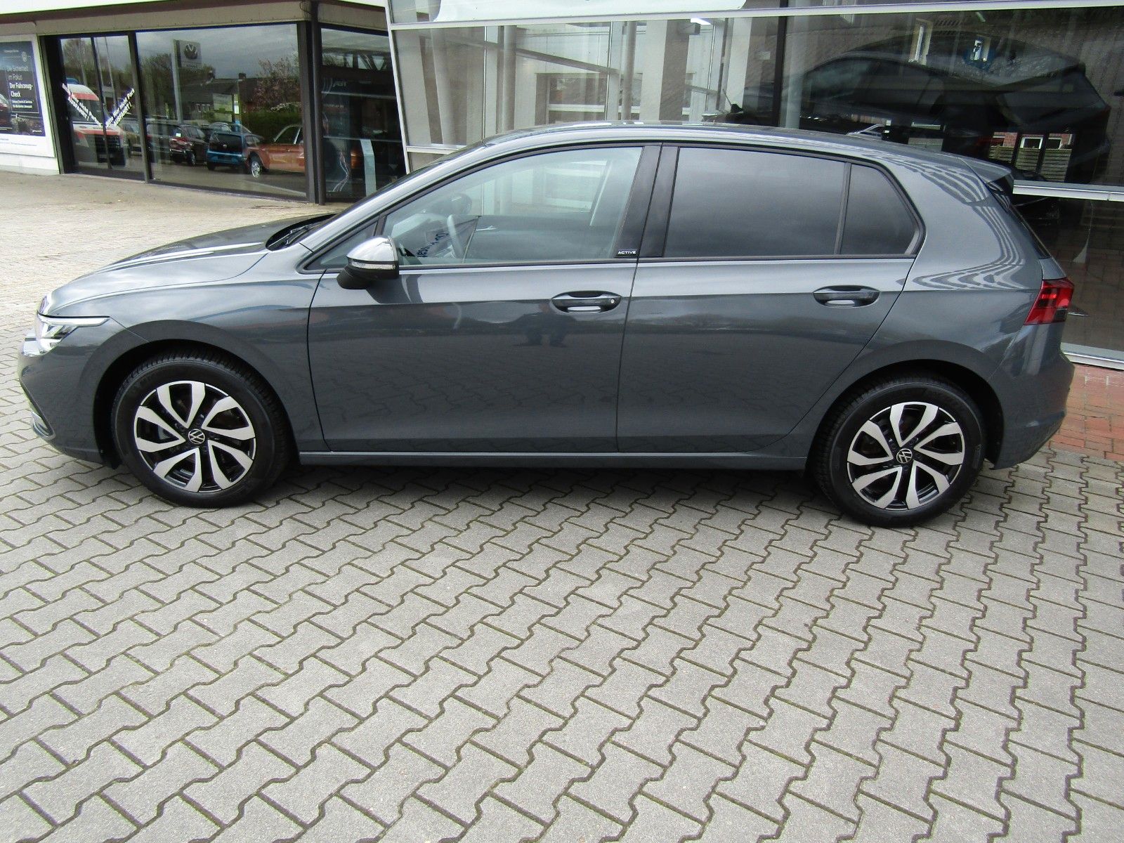 Volkswagen Golf VIII 1.5 TSI - Samsaru's Car Outlet