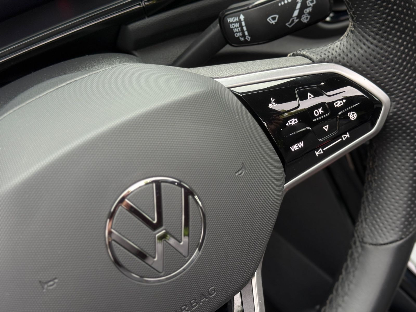 Volkswagen T-Roc TDI R-Line - Samsaru's Car Outlet