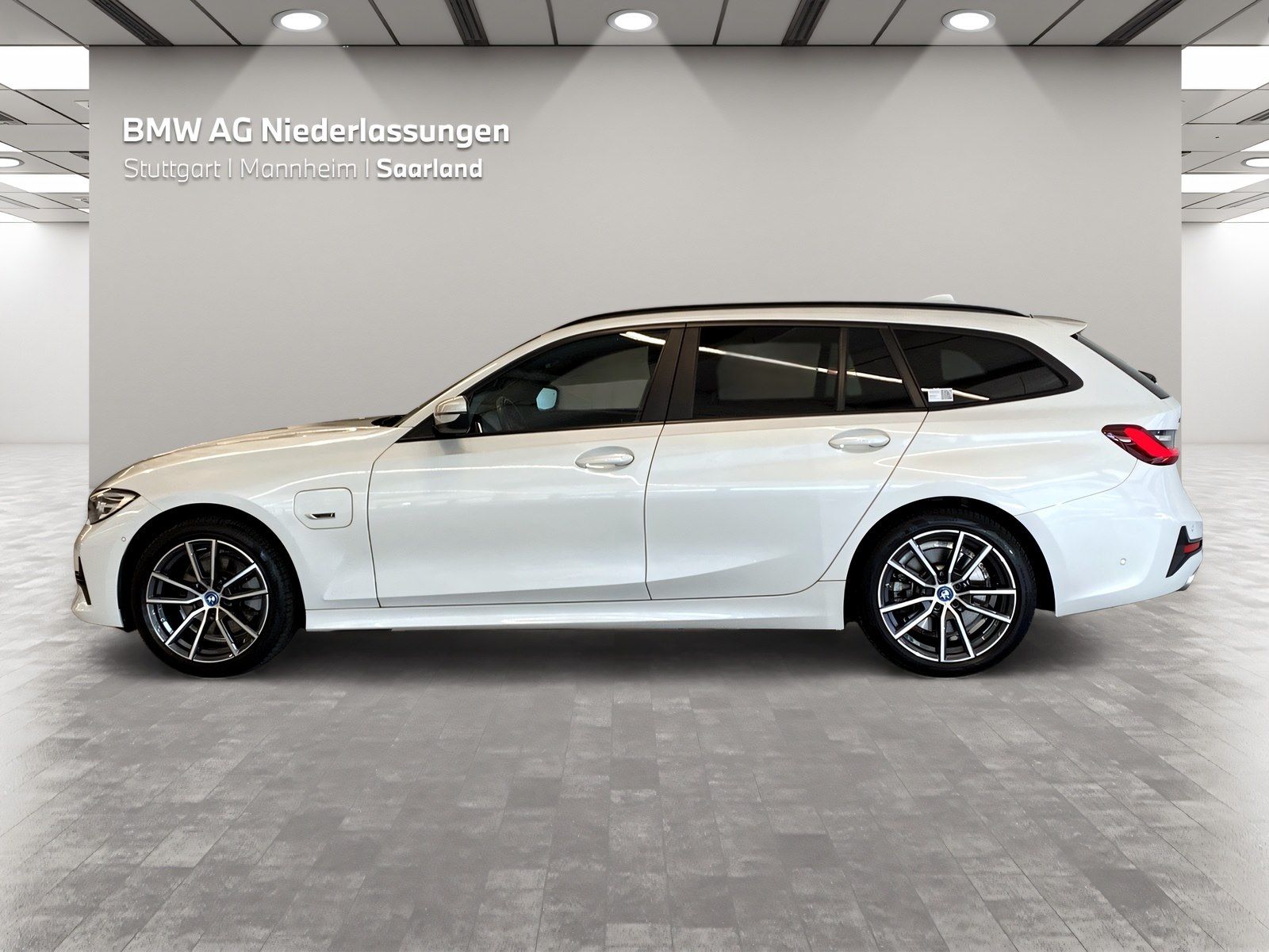 BMW 320e xDrive Touring - Samsaru's Car Outlet