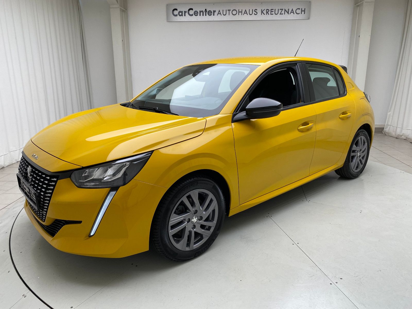 Peugeot 208 Active Pack 1.2 Automatik - Samsaru's Car Outlet