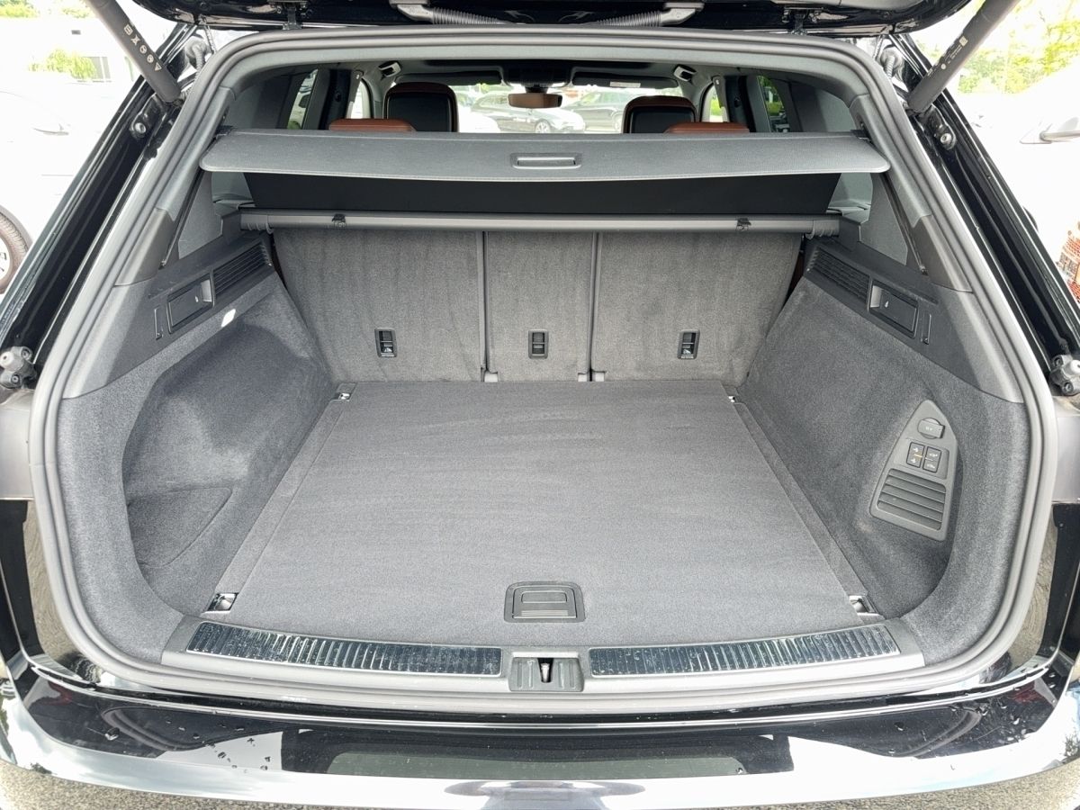 Volkswagen Touareg R-Line TSi - Samsaru's Car Outlet